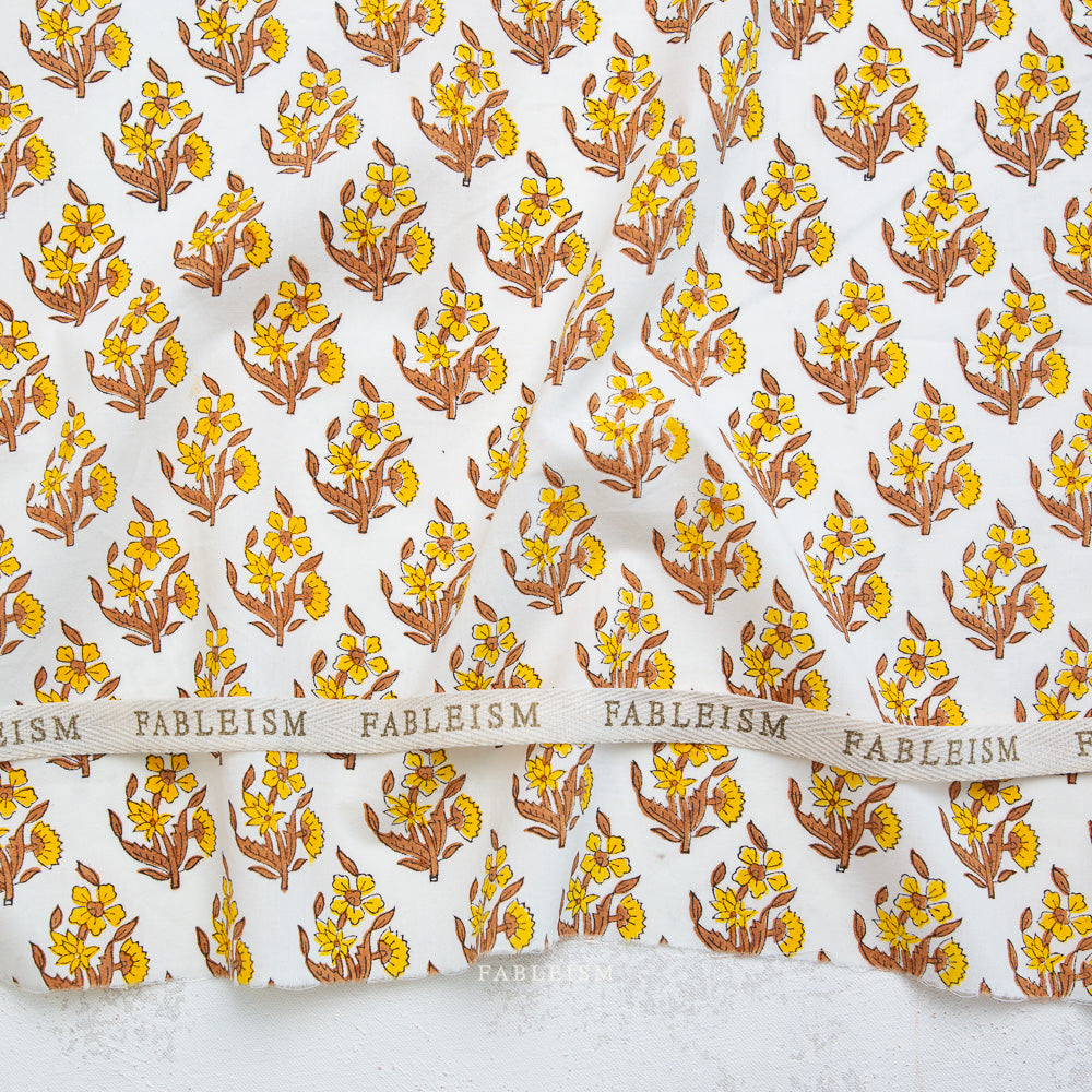 Manufacturer: Fableism
Designer: Fableism
Collection: Indian Block Prints: Cottage
Print Name: Weekend Floral in Summer
Material: 100% Cotton
Weight: Quilting
SKU: BPCT-07-WEK-SUMMER
Width: 44 inches