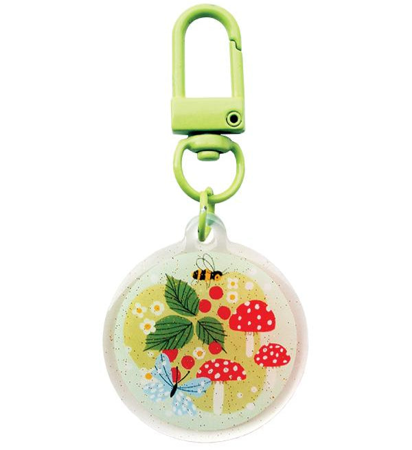 Tiny Meadow Zipper Pull by Lizzy House for Moda Fabrics. They are made from an acrylic epoxy resin with glitter and are about 1.5″ wide and 3″ high including the clasp.
These are just going to finish off your projects perfectly!