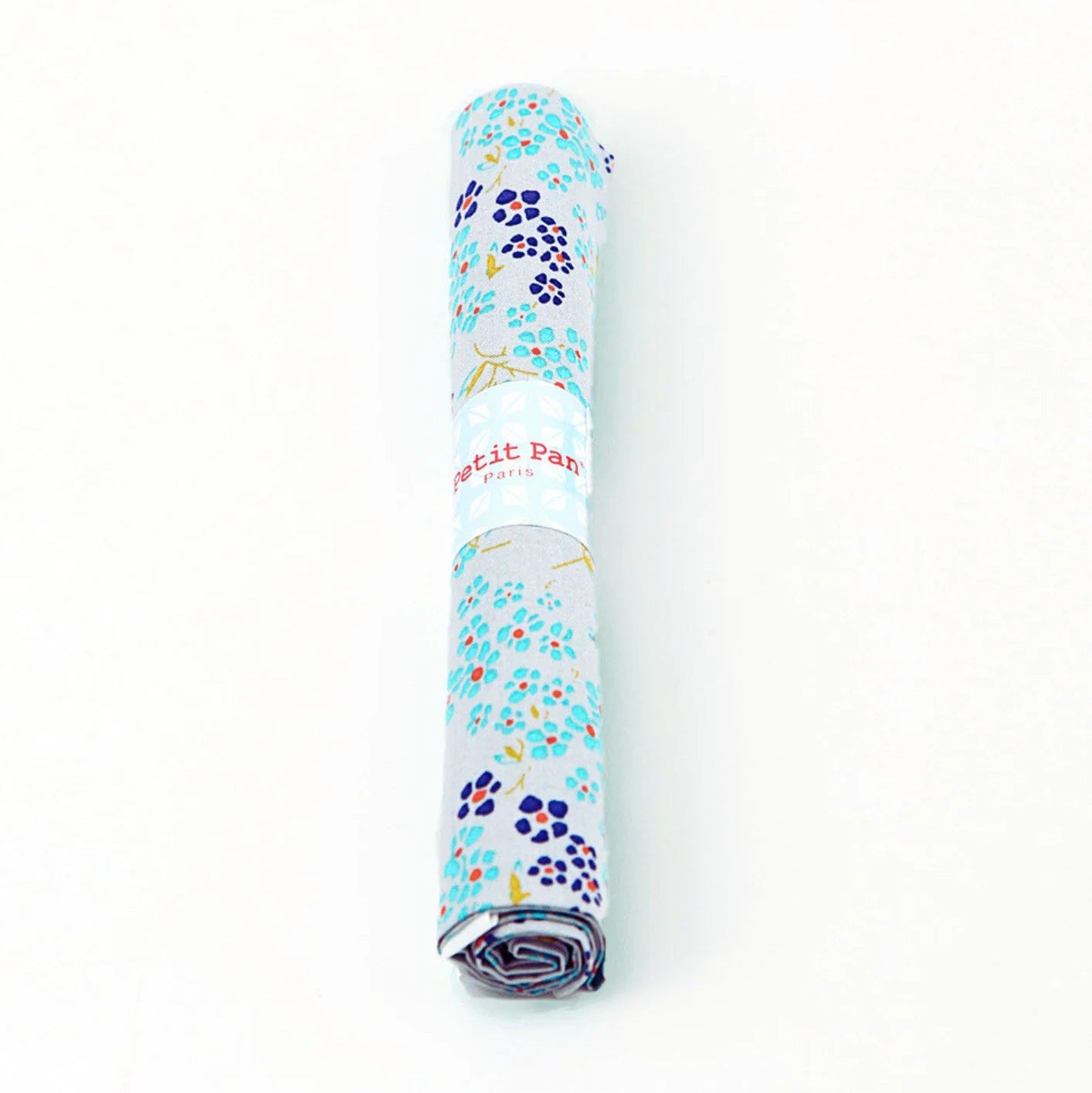 Direct from Paris, France. Petit Pan "Coupons" are an upsized fat quarter, 50x70cm. Throw some into your next project to add something extra special!

Manufacturer: Petit Pan
Print Name: Hanako in Grey
Material: 100% Cotton
Weight: Quilting
Measures: 50x70cm