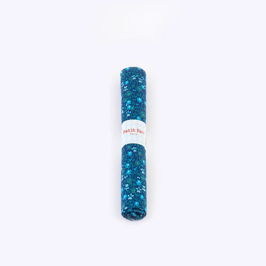 Direct from Paris, France. Petit Pan "Coupons" are an upsized fat quarter, 50x70cm. Throw some into your next project to add something extra special!

Manufacturer: Petit Pan
Print Name: Flower Power in Indigo
Material: 100% Cotton
Weight: Quilting
Measures: 50x70cm