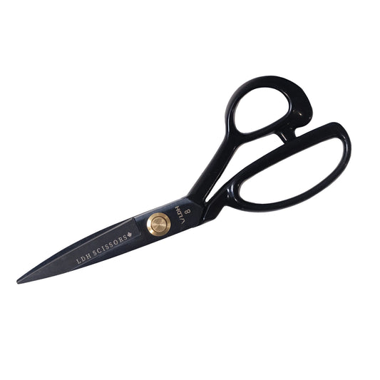 Forged from carbon steel, and now enhanced with manganese, our Midnight Edition Fabric Shears are an industrial-grade, professional tool crafted by our scissor-masters. They’re our best-selling fabric shears!

The blades are slightly concave and perfectly aligned to allow them to cut through thick layers effortlessly.&nbsp; Our most popular fabric shears, they're loved by sewists, quilters, fiber artists, and crafters of all kinds! 