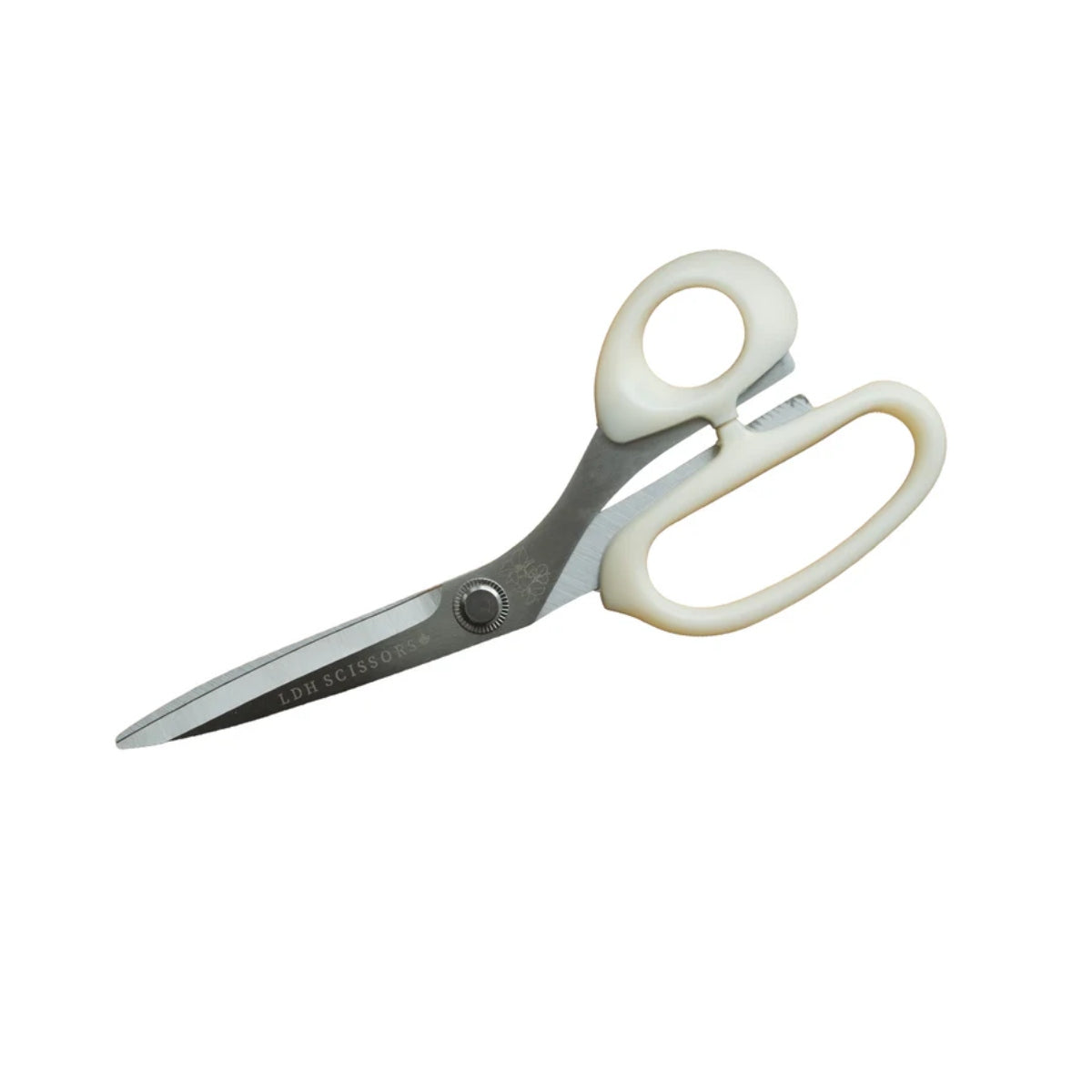 Introducing the latest collection: the Bloom Series. Designed to be both versatile and heavy-duty, these fabric scissors are ideal for a wide range of everyday projects. They feature a blunted tip for added safety, and have handles made from recycled plastic. Each pair also features a unique flower engraving that reflects one of our values—both as a business and as individuals.