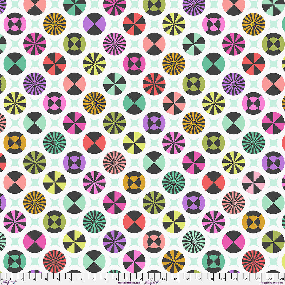 Manufacturer: FreeSpirit Fabrics
Designer: Tula Pink
Collection: Prince Charming {Deja Vu}
Print Name: Taffy in Sugarrush MINKY
Material: 100% Polyester
Weight: Quilting
SKU: MKTP013.SUGARRUSH
Width: 58/60 inches