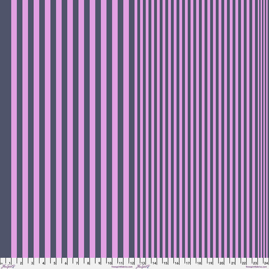 Manufacturer: Freespirit Fabrics
Designer: Tula Pink
Collection: True Colors Sticks and Stones
Print Name: Sticks in Haze
Material: 100% Cotton
Weight: Quilting
SKU: PWTP298.HAZE
Width: 44 inches