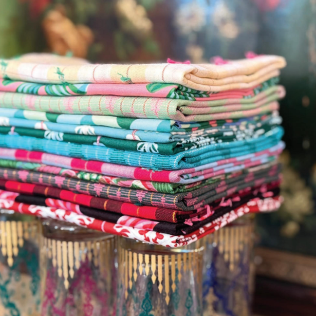 This Factory Cut HALF YARD BUNDLE contains 13 cotton and yarn dyed woven prints from Silver Lining and Cozy Christmas by Anna Maria Parry for Anna Maria Textiles.

Manufacturer: Anna Maria Textiles for Northcott Fabrics
Designer: Anna Maria Parry
Collection: Silver Lining and Cozy Christmas
Material: 100% Cotton Woven