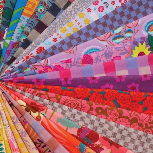 This Factory Cut FAT QUARTER BUNDLE contains 25 quilting cotton prints by Anna Maria Parry for Anna Maria Textiles.

Manufacturer: Anna Maria Textiles for Northcott Fabrics
Designer: Anna Maria Parry
Collection: Colorway Bundles 3 - Vintage
Material: 100% Cotton
Weight: Quilting 
SKU: FQ3VINT25-10