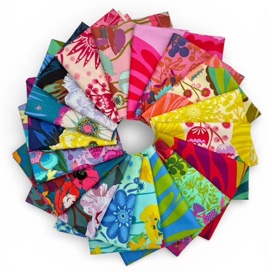 This Factory Cut FAT QUARTER BUNDLE contains 18 quilting cotton prints from Overdressed by Anna Maria Parry for Anna Maria Textiles.

Manufacturer: Anna Maria Textiles for Northcott Fabrics
Designer: Anna Maria Parry
Collection: Overdressed
Material: 100% Cotton
Weight: Quilting
SKU: FQOVERD18-10